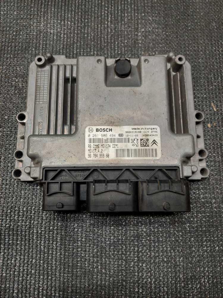 Řídící jednotka motoru 1.4 VTI 70 kW 8FP 0261S06494 MEV17.4.2 9678495980 Citroen Peugeot