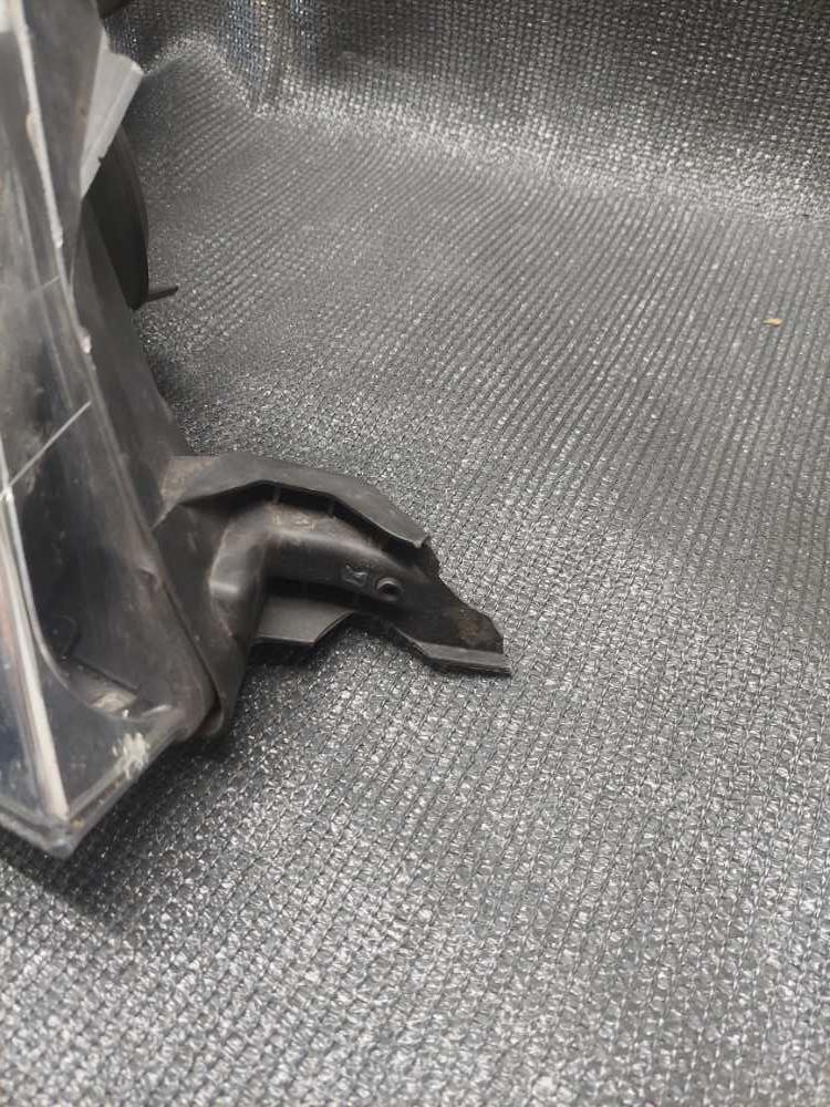 Světlo pravé přední Peugeot Expert / Citroen Jumpy/ Fiat Scudo 1401367980 ulomené držáky viz foto