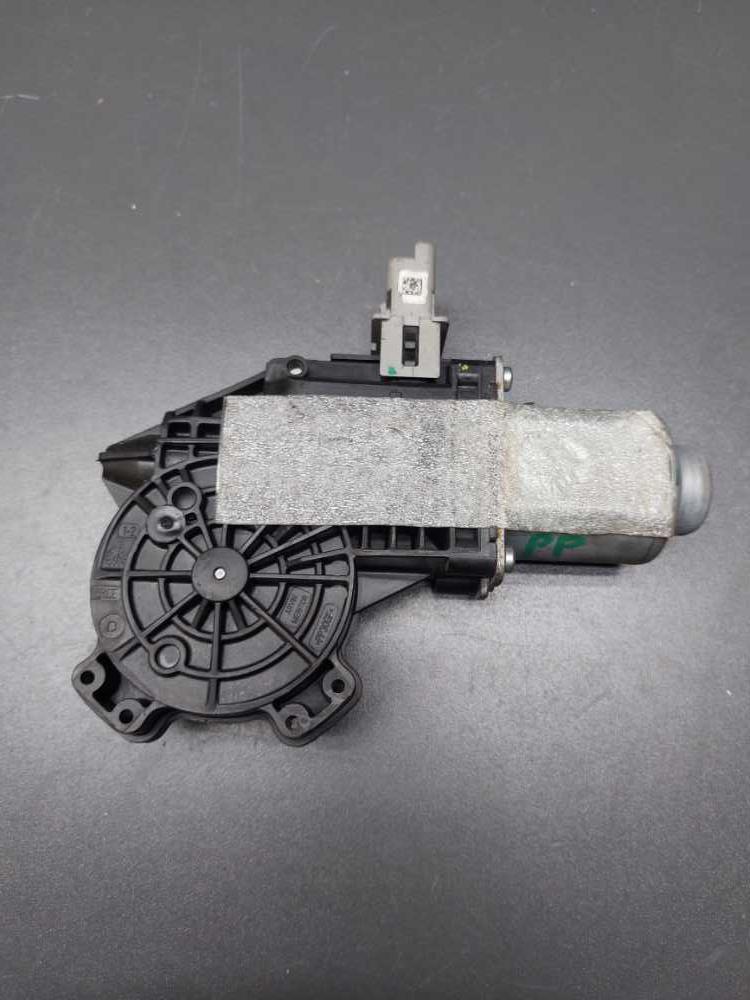 Motorek stahování okna pravý přední Peugeot Partner Citroen Berlingo III od 2008 402102F