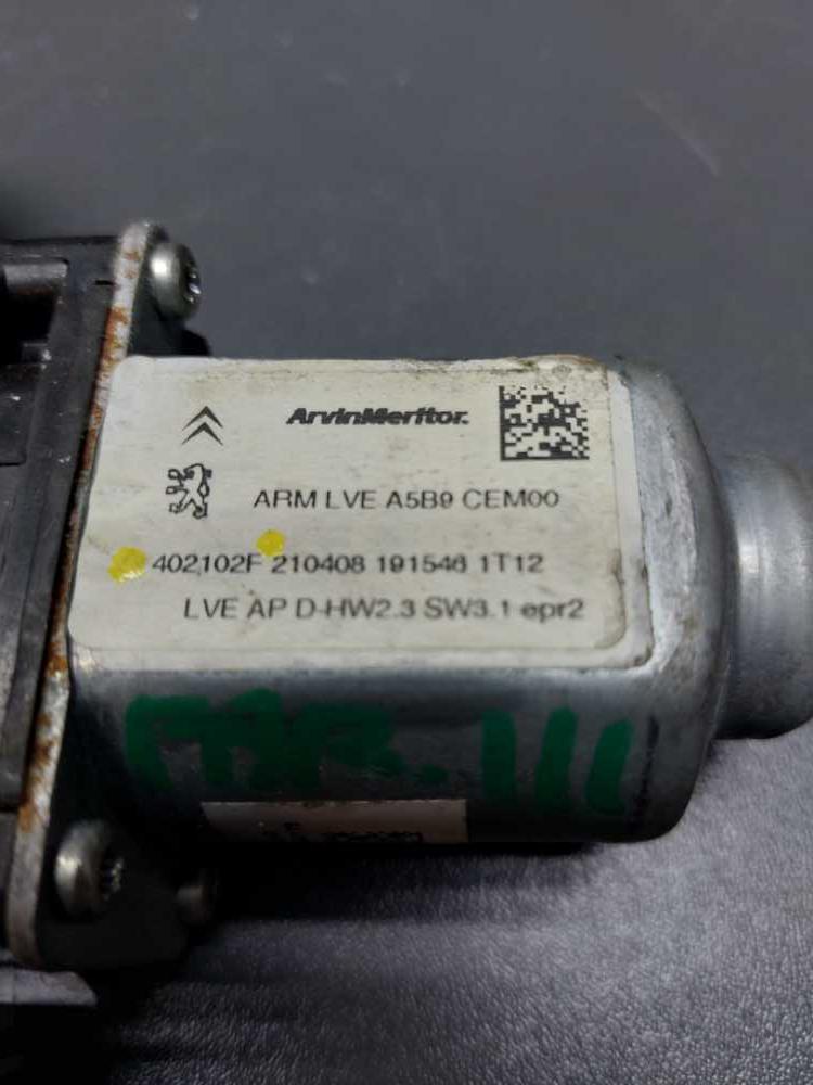 Motorek stahování okna pravý přední Peugeot Partner Citroen Berlingo III od 2008 402102F