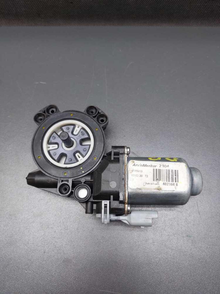 Motorek stahování okna pravý přední Peugeot Partner Citroen Berlingo III od 2008 402104B