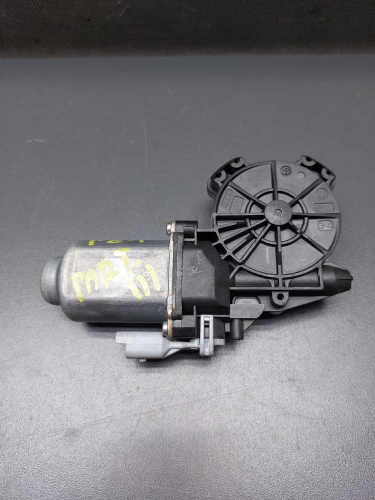 Motorek stahování okna pravý přední Peugeot Partner Citroen Berlingo III od 2008 402104B