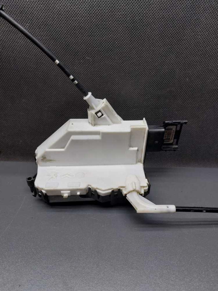 Zámek dveří pravý přední Citroen Berlingo Peugeot Partner III od 2008 828405 A01851 6 pinů