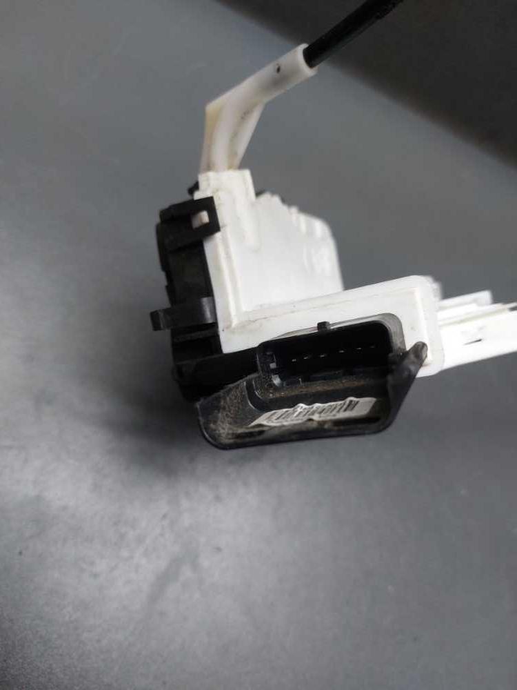 Zámek dveří pravý přední Citroen Berlingo Peugeot Partner III od 2008 828405 A01851 6 pinů