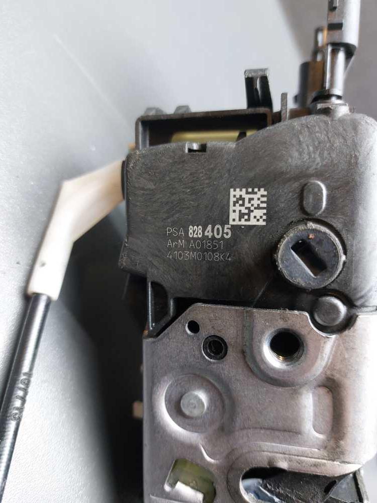 Zámek dveří pravý přední Citroen Berlingo Peugeot Partner III od 2008 828405 A01851 6 pinů