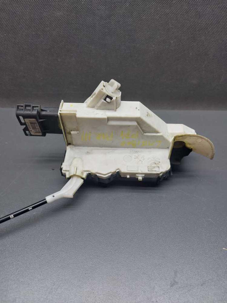 Zámek zadních křídlových dveří kufru Citroen Berlingo Peugeot Partner III od 2008 828420 bez vnitřní kliky