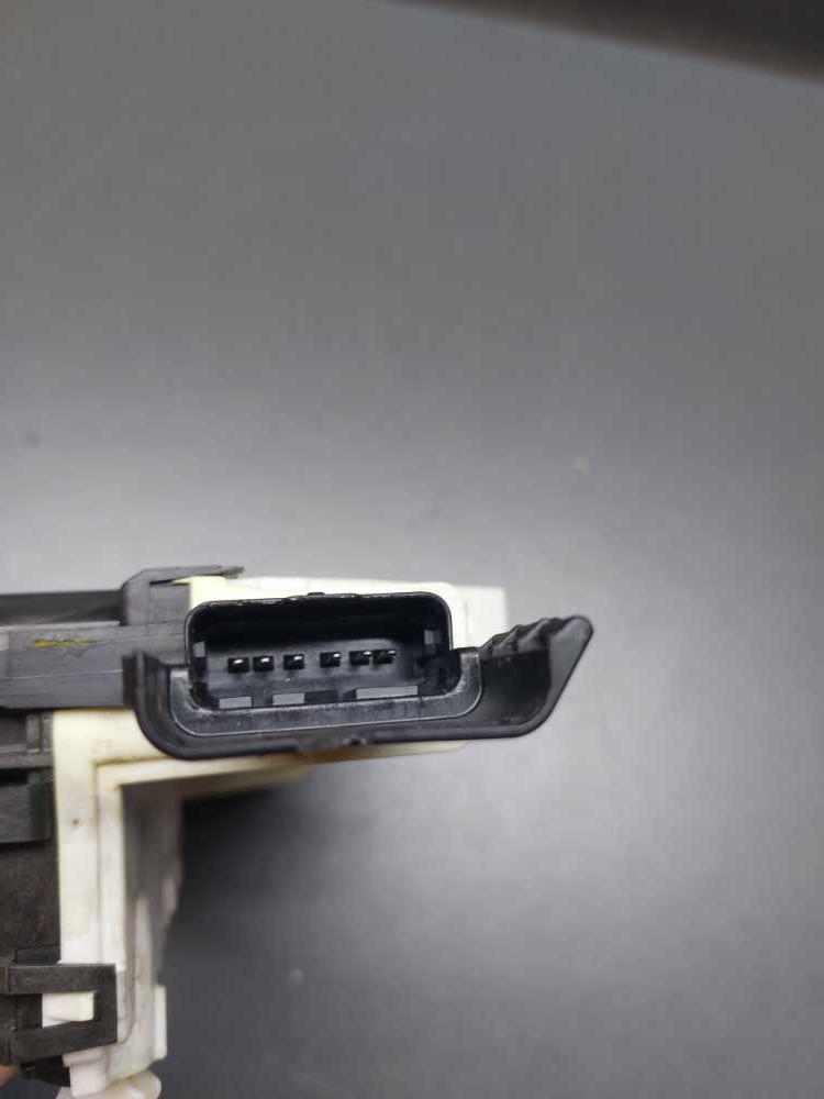 Zámek zadních křídlových dveří kufru Citroen Berlingo Peugeot Partner III od 2008 828420 bez vnitřní kliky