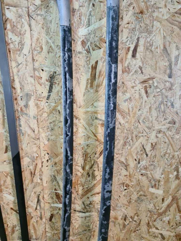 Střešní nosiče Peugeot 307 SW stříbrné 9641408580 9641409380 vada laku + střešní lišty