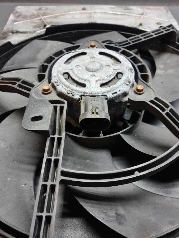 Ventilátor chladiče Citroen C2 C3 Picasso C-Elysse DS3 / Peugeot 1007 207 208 2008 301 9653825880 5020480 8128A7