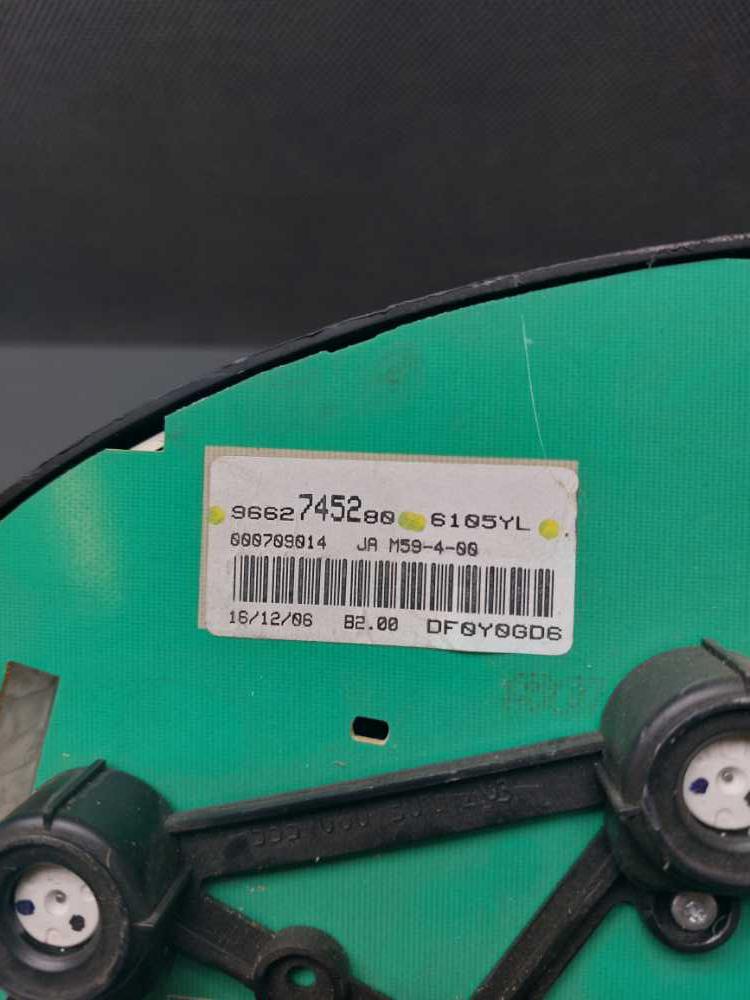 Palubní přístroje Citroen Berlingo Peugeot Partner II 9662745280 6105YL poškozený kryt