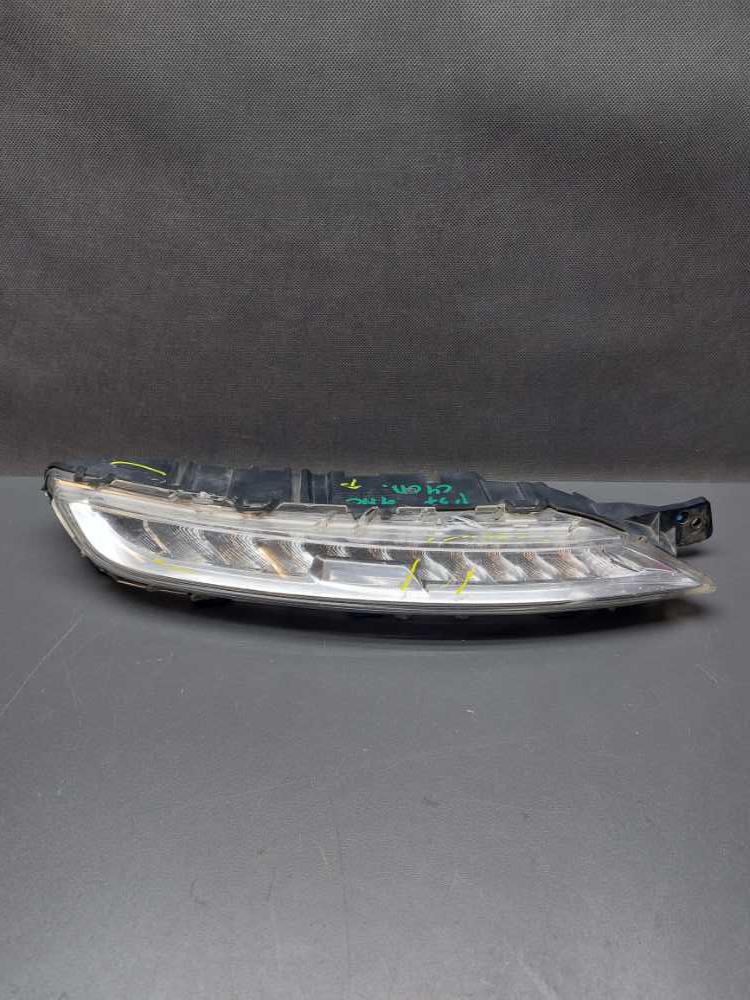 Světlo LED denní svícení pravé Citroen C4 Grand Picasso II 2013- 9676036480 89209021 poškozeno viz foto