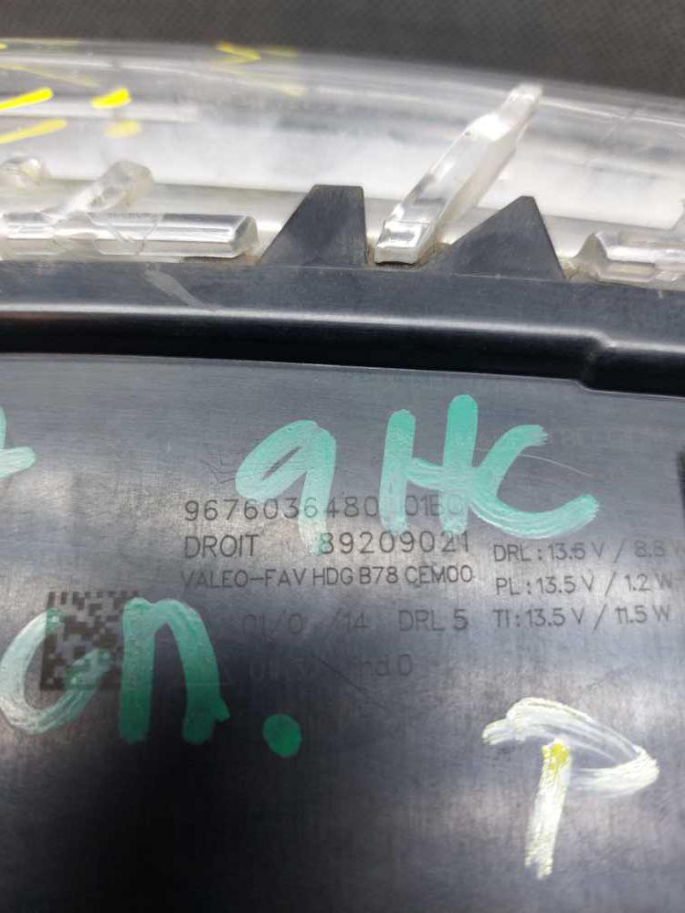 Světlo LED denní svícení pravé Citroen C4 Grand Picasso II 2013- 9676036480 89209021 poškozeno viz foto