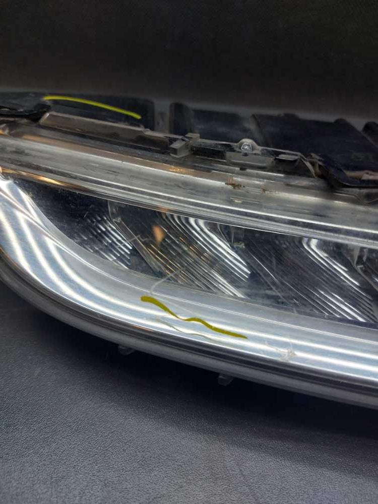 Světlo LED denní svícení pravé Citroen C4 Grand Picasso II 2013- 9676036480 89209021 poškozeno viz foto