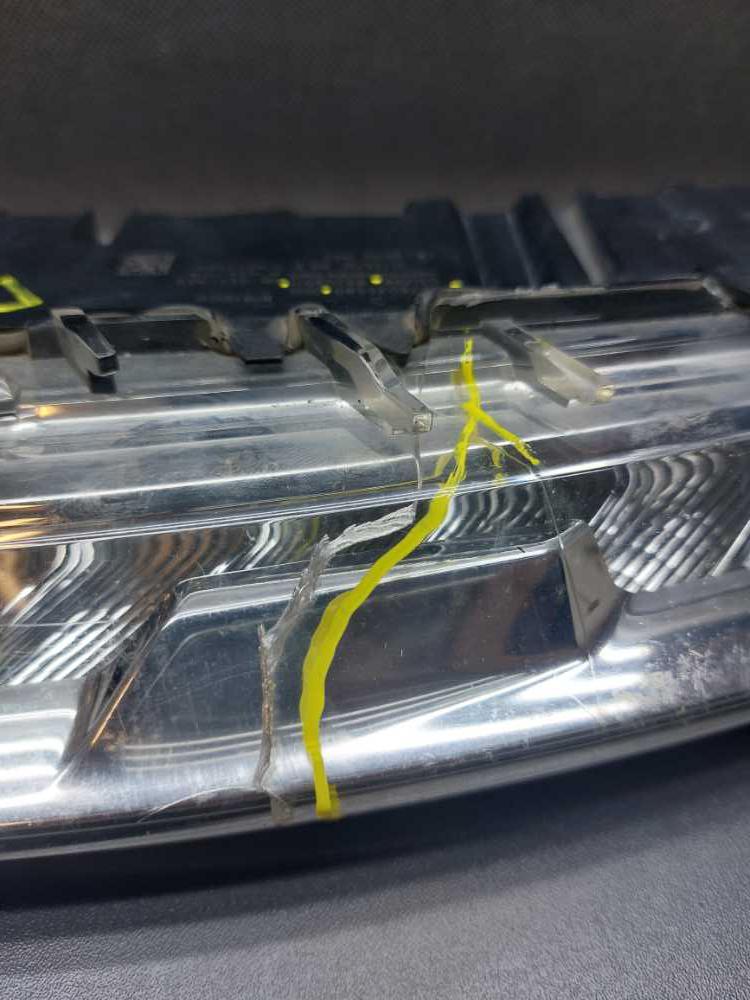 Světlo LED denní svícení levé Citroen C4 Grand Picasso II 2013- 9676036580 89209011 poškozeno viz foto