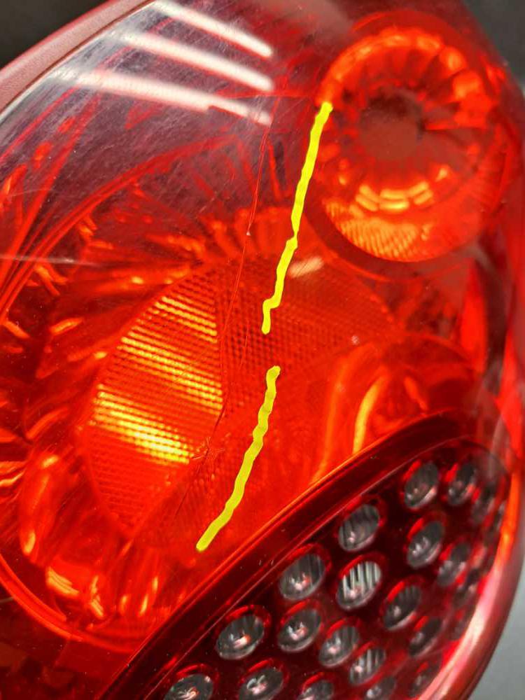 Světlo pravé zadní Peugeot 207 Před facelift CC / Kabriolet 9680179080 drobná prasklina viz foto