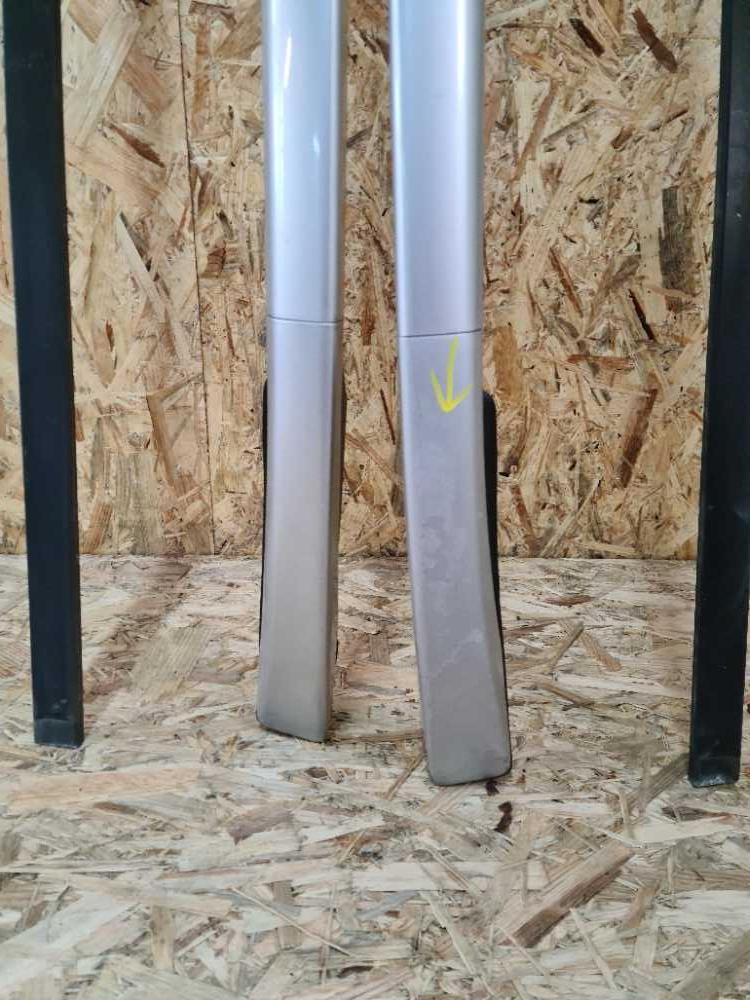 Střešní nosiče Citroen C5 X7 Combi od 2008 9681135377 9681135477 drobná vada laku + střešní lišty