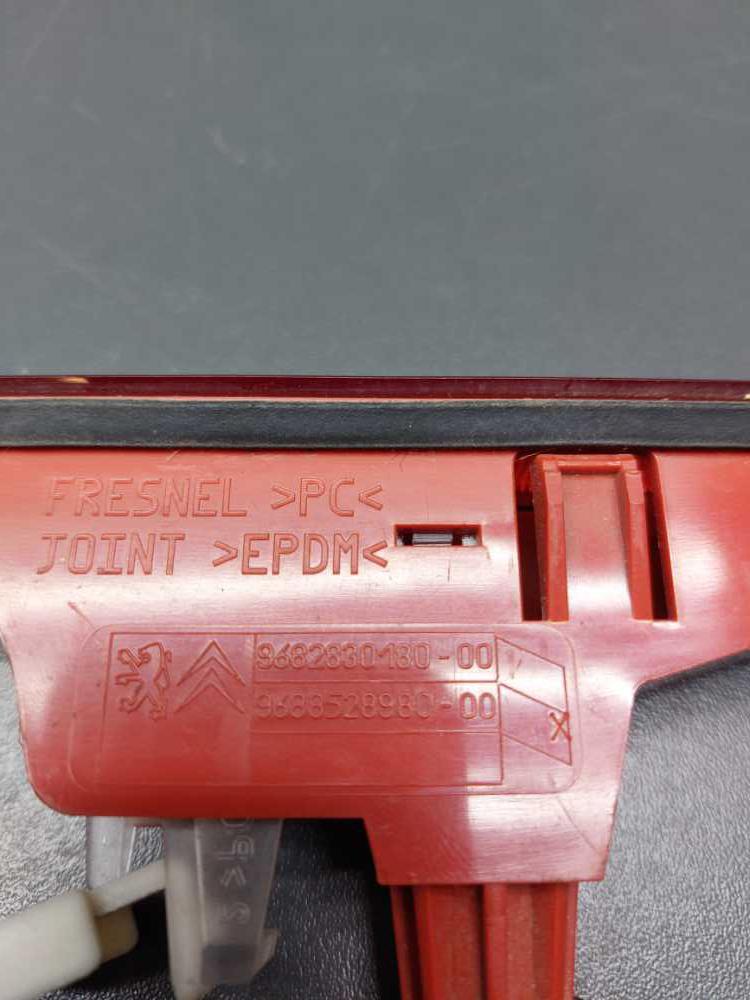 Třetí brzdové světlo Citroen Berlingo Peugeot Partner III od 2008 9682830180 s ostřikovačem