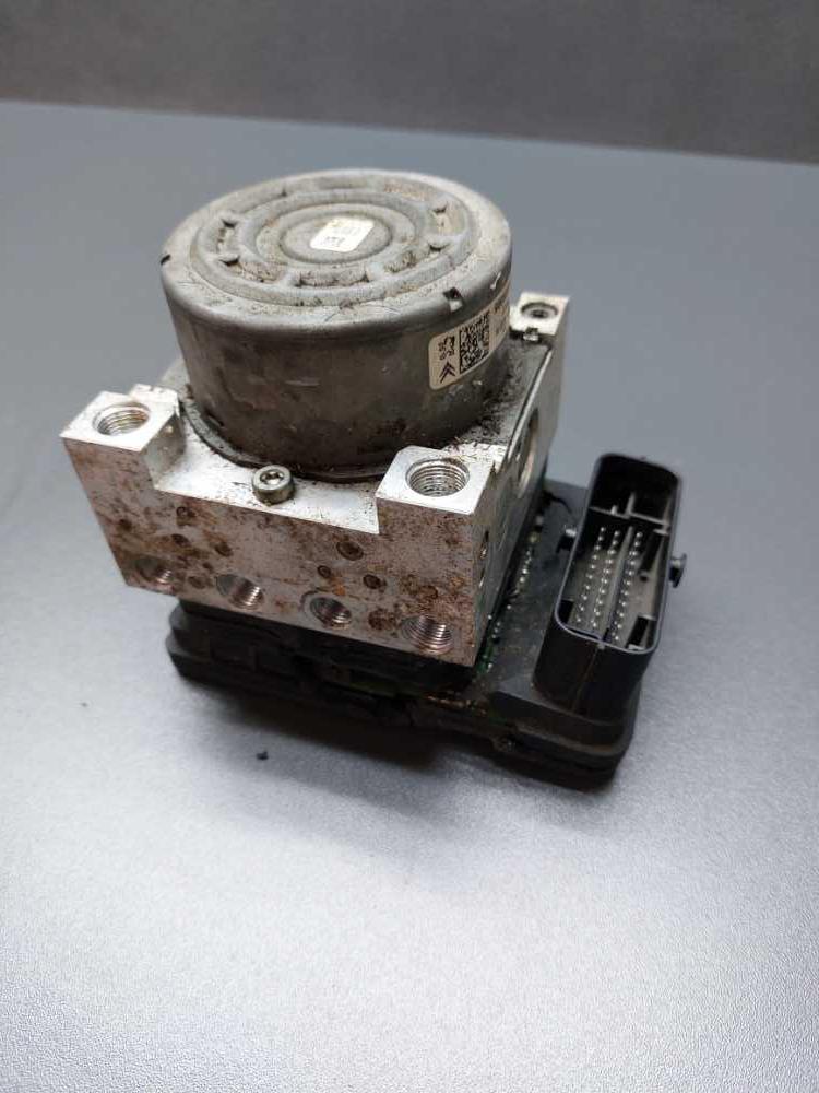 Jednotka ABS Peugeot 208 9806891780 10.0220-0257.4 10.0915-1178.3 10.0622-3389.1 POSKOZENO