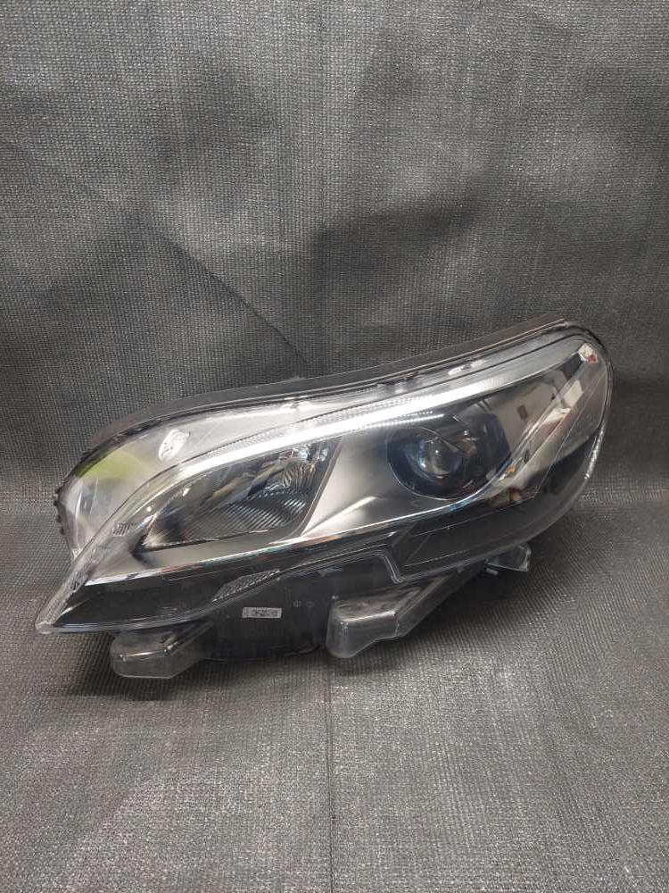 Světlo levé přední bixenon Peugeot Expert / Traveller 9808573580 ulomené držáky viz foto