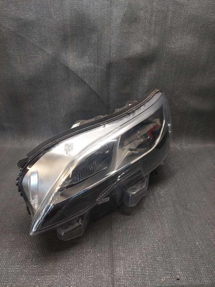 Světlo levé přední bixenon Peugeot Expert / Traveller 9808573580 ulomené držáky viz foto