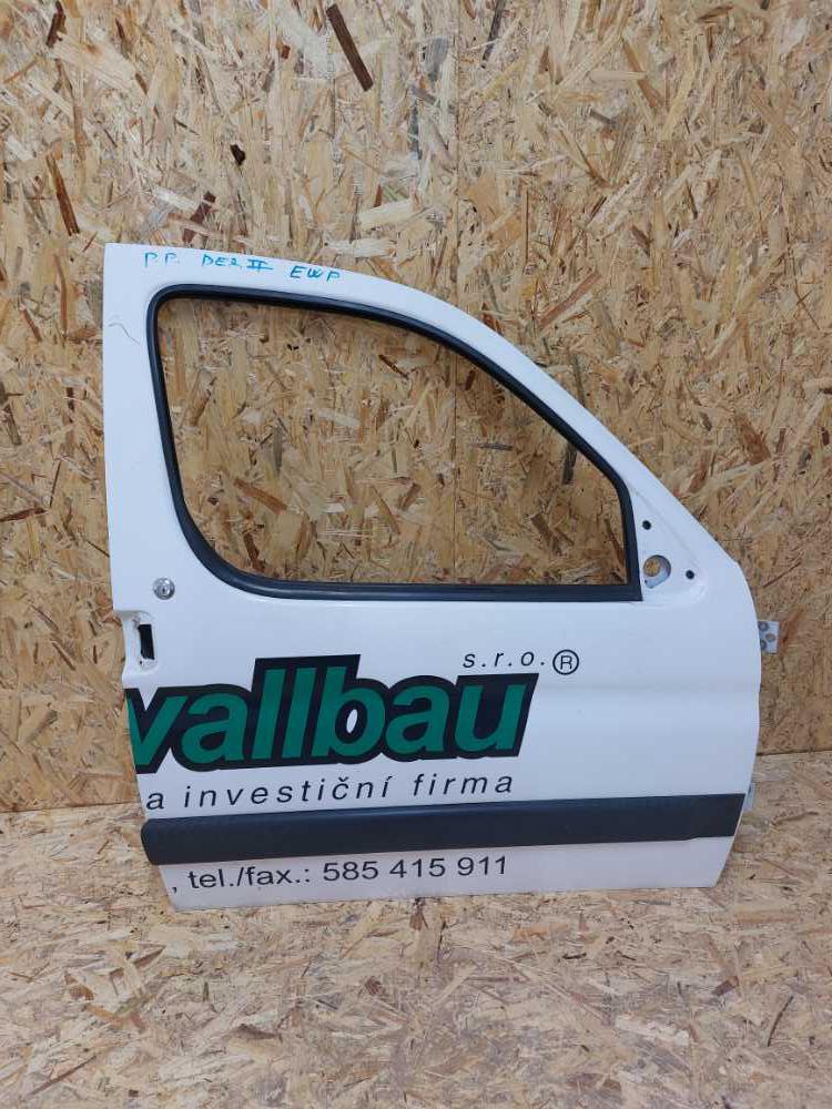 Dveře pravé přední Citroen Berlingo Peugeot Partner II do 2008 Bílá EWP drobné oděrky