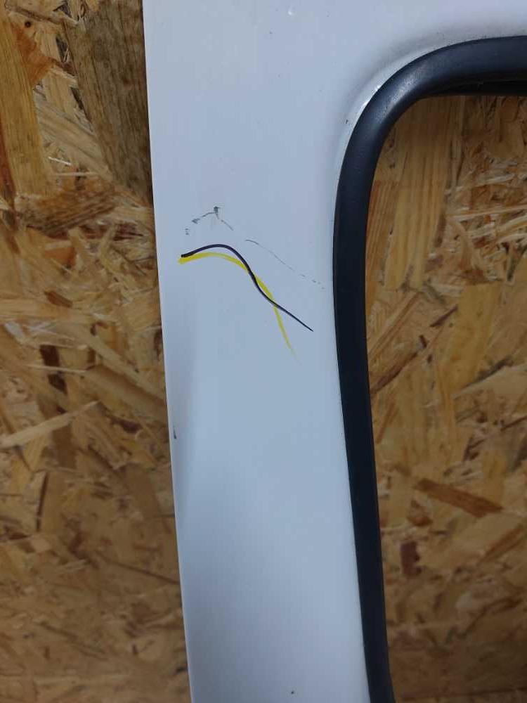 Dveře pravé přední Citroen Berlingo Peugeot Partner II do 2008 Bílá EWP drobné oděrky