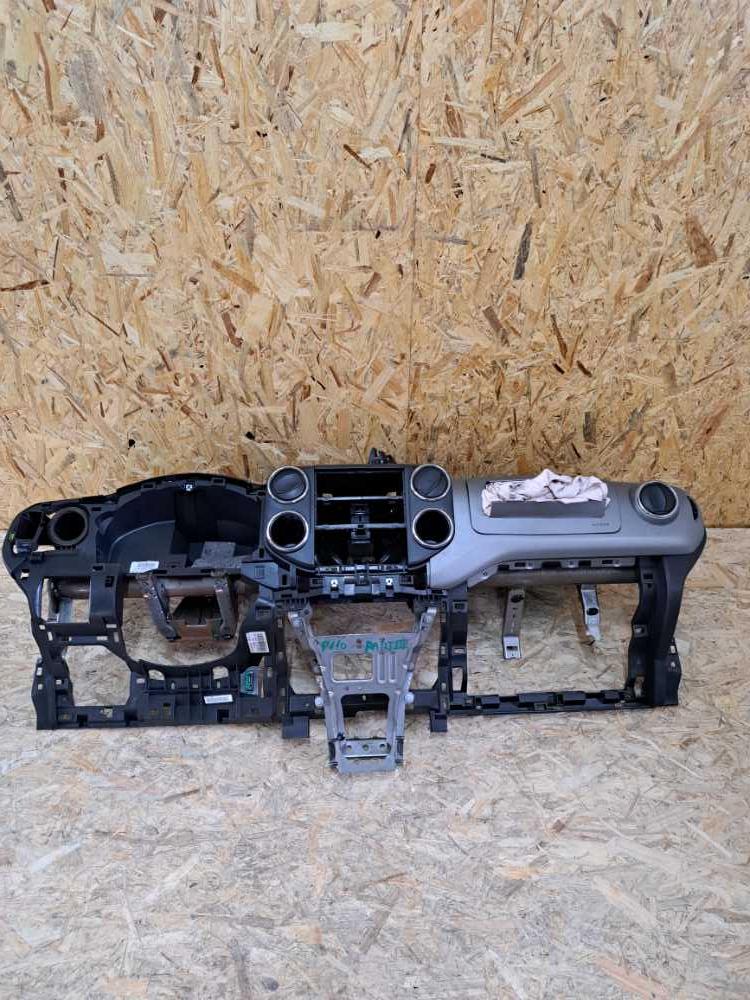 Palubní deska bez airbagu Citroen Berlingo Peugeot Partner III od 2008 prasklý kryt