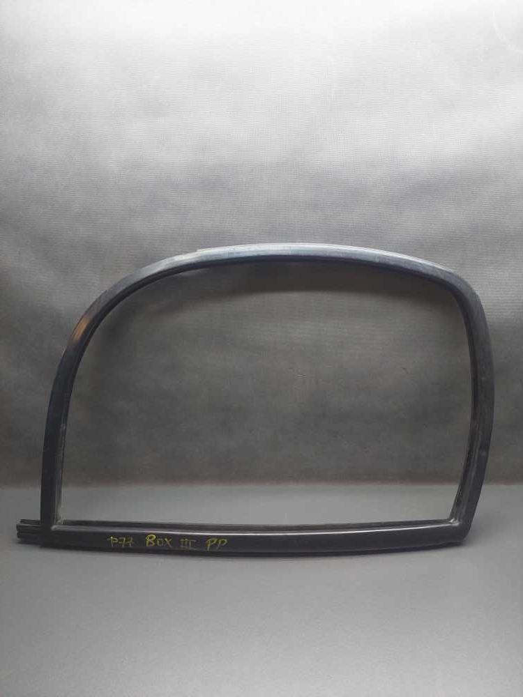 Těsnění okna pravých předních dveří Peugeot Boxer Citroen Jumper Fiat Ducato III od 2006