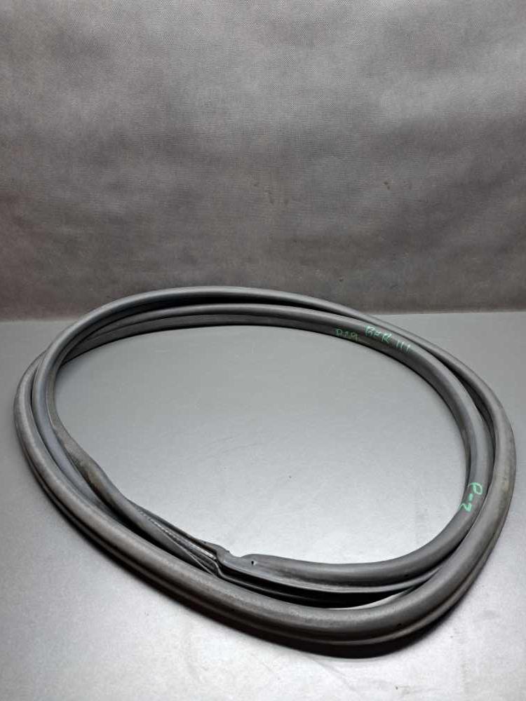 Těsnění zadních posuvných dveří levé / pravé Citroen Berlingo Peugeot Partner III od 2008