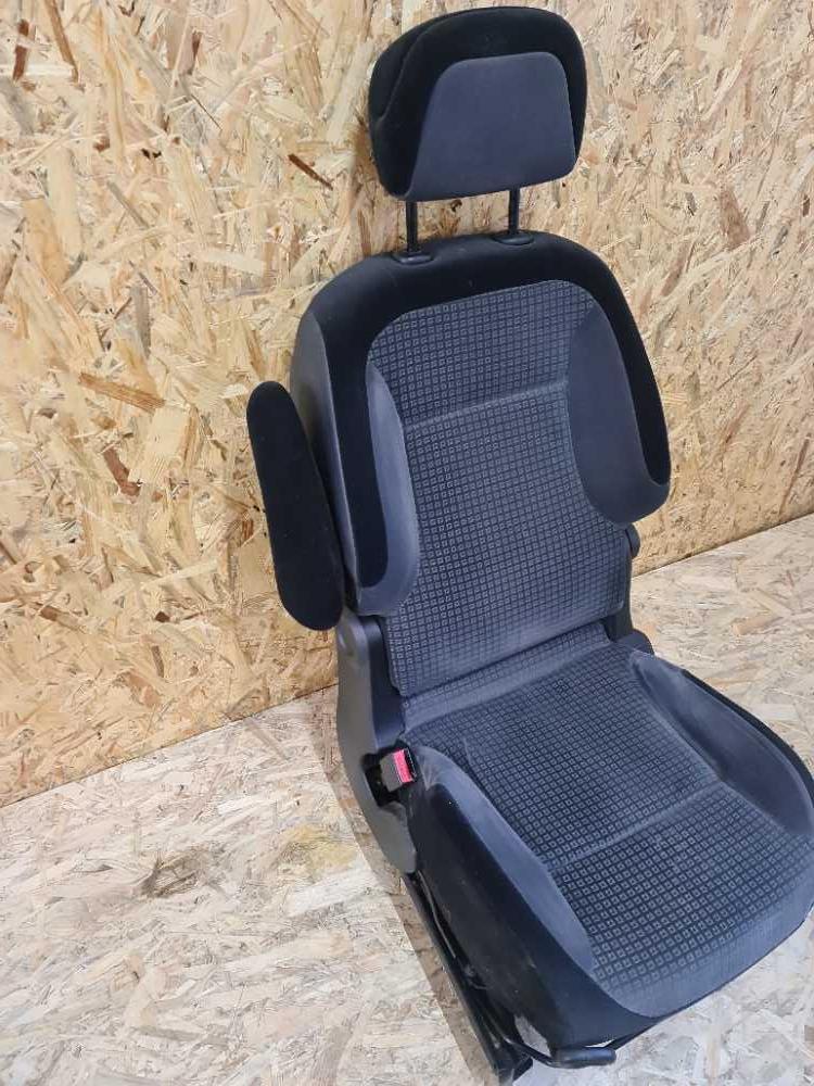 Sedadlo levé přední Citroen Berlingo Peugeot Partner III od 2008 airbag lehce prosezený sedák