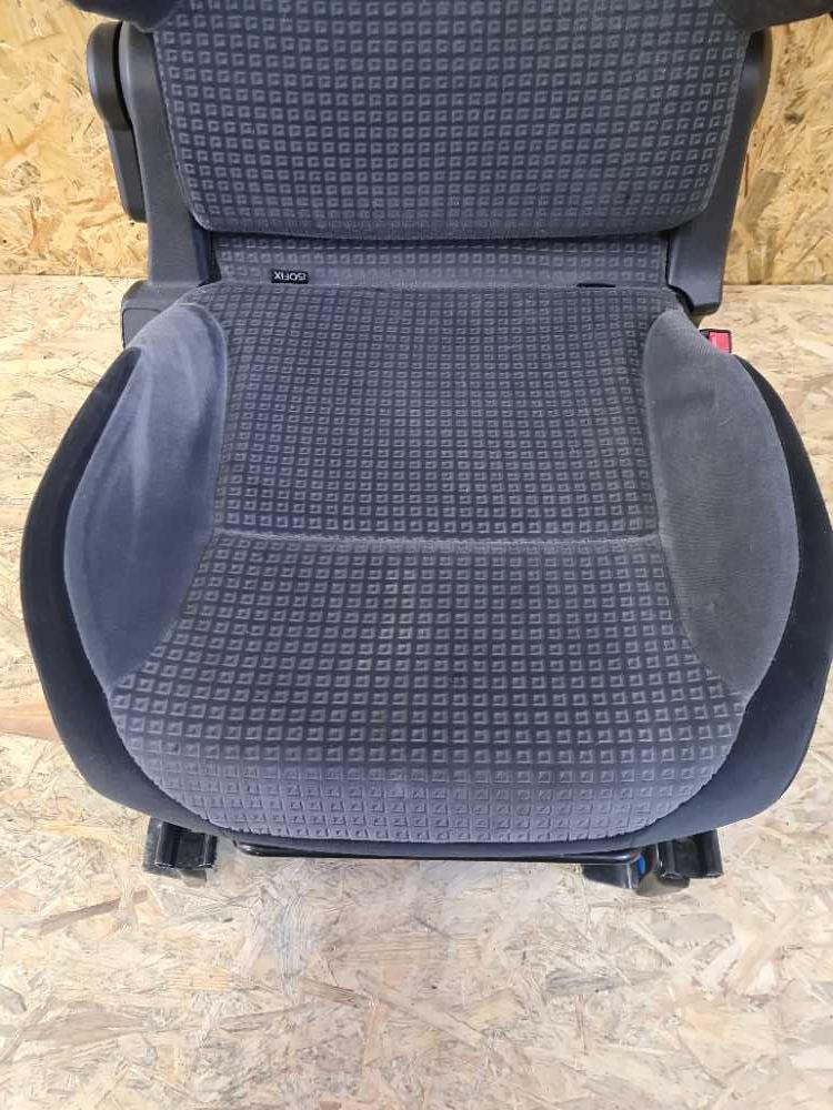 Sedadlo pravé přední Citroen Berlingo Peugeot Partner III od 2008 airbag lehce osezaná